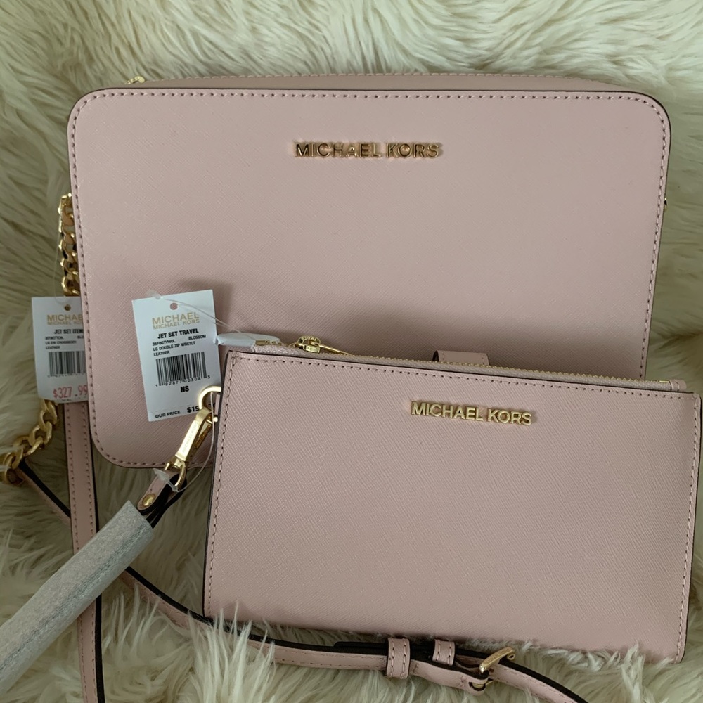 MICHAEL KORS CROSSBODY & WRISTLET. NWT. “B… - Picture 4 of 16